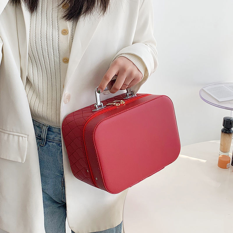 Portable Makeup Bag with Built-in Mirror – Diamond Embroidery PU Case