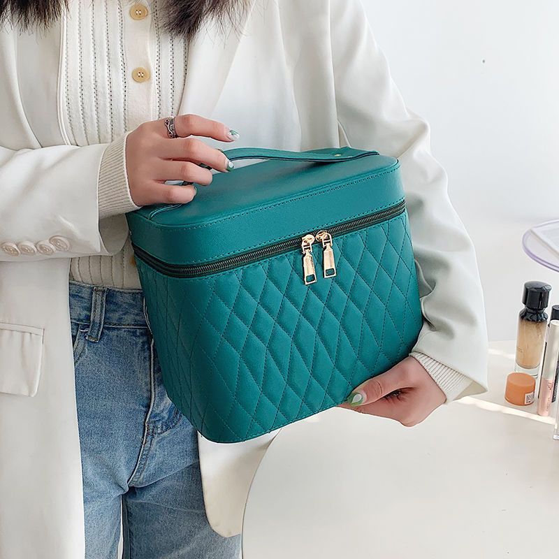 Portable Makeup Bag with Built-in Mirror – Diamond Embroidery PU Case